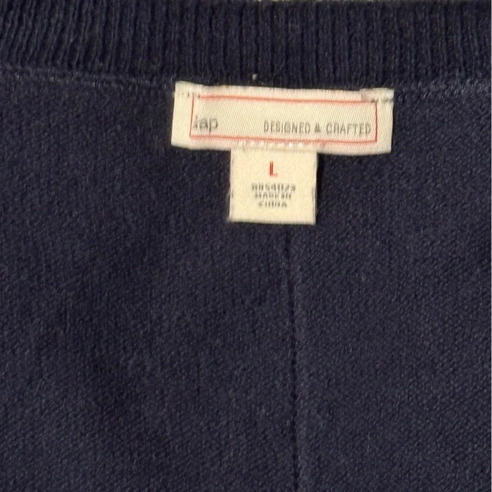 Gap size L V-Neck sweater, navy/cream stripe. GUC - Picture 5 of 7